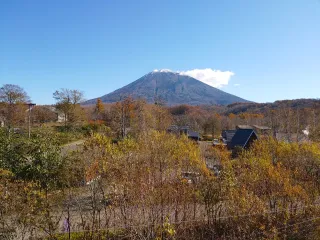 Country_resort_entrance_4